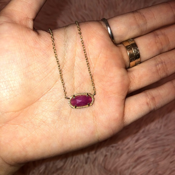Kendra Scott Jewelry - Kendra Scott Elisa Gold Pendant Necklace Kendra Scott Jewelry - Kendra Scott Elisa Gold Pendant Necklace